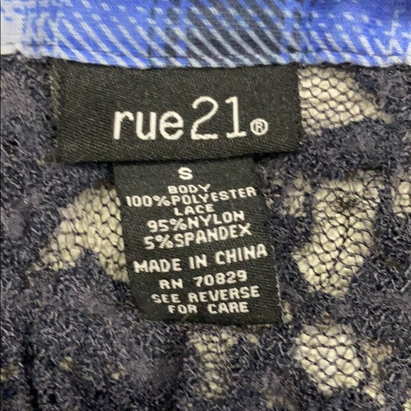 🌵3/$20•Button Up Collared Flannel Tank Top w/ Tie - Picture 3 of 3